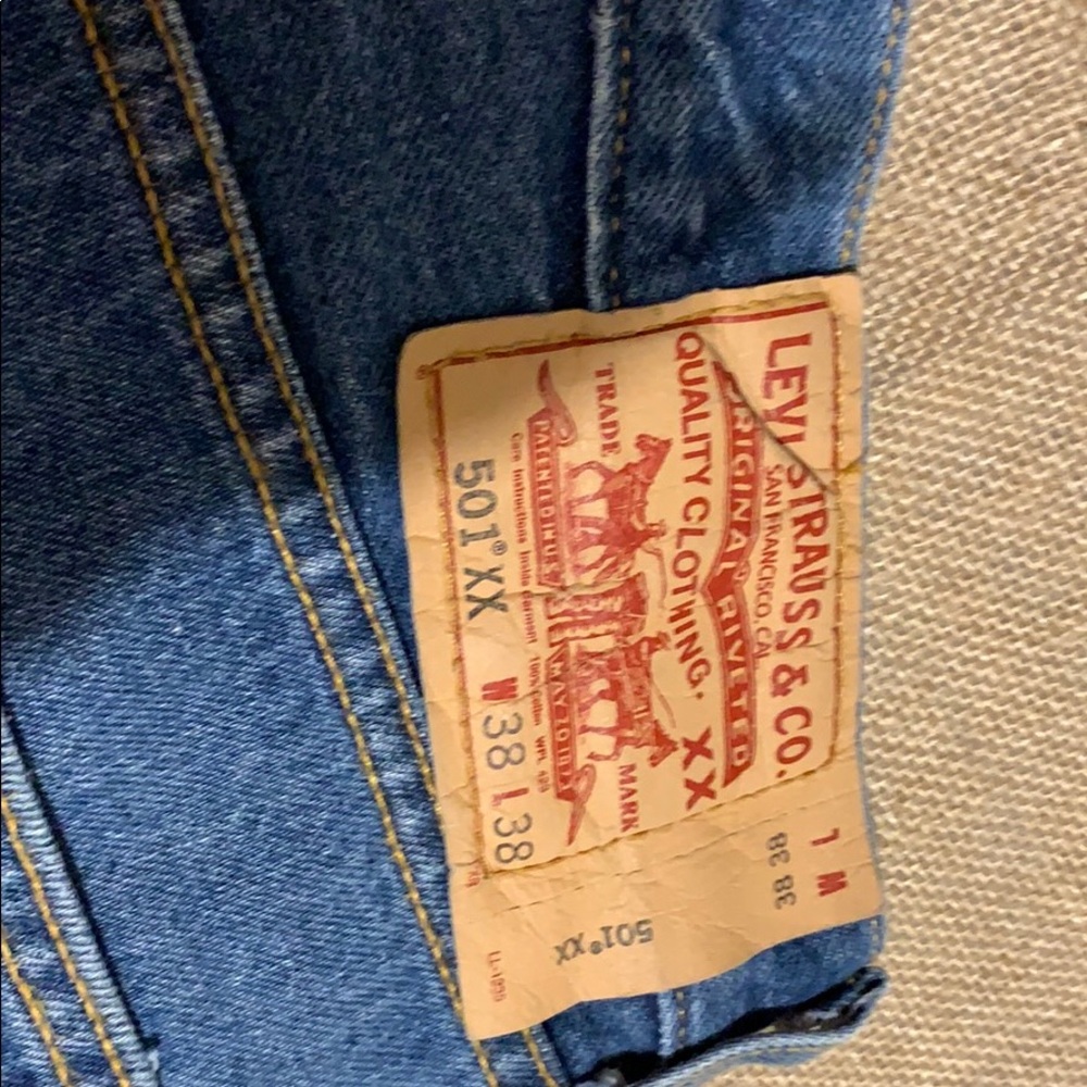 Men’s Levi blue jeans